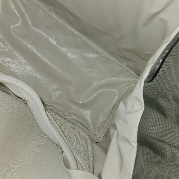 Canvelle medium crossbody tote, green, EUC - Picture 4 of 5